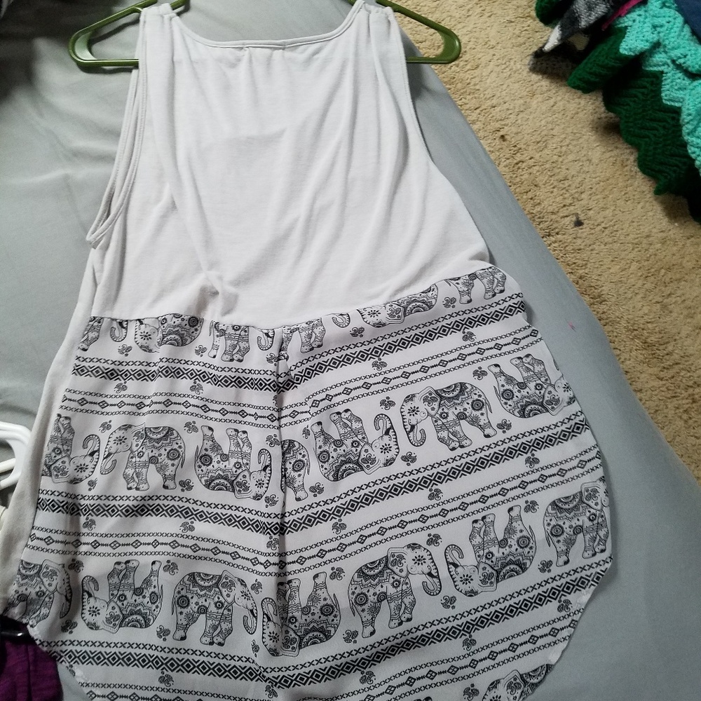 Grey elephant tanktop